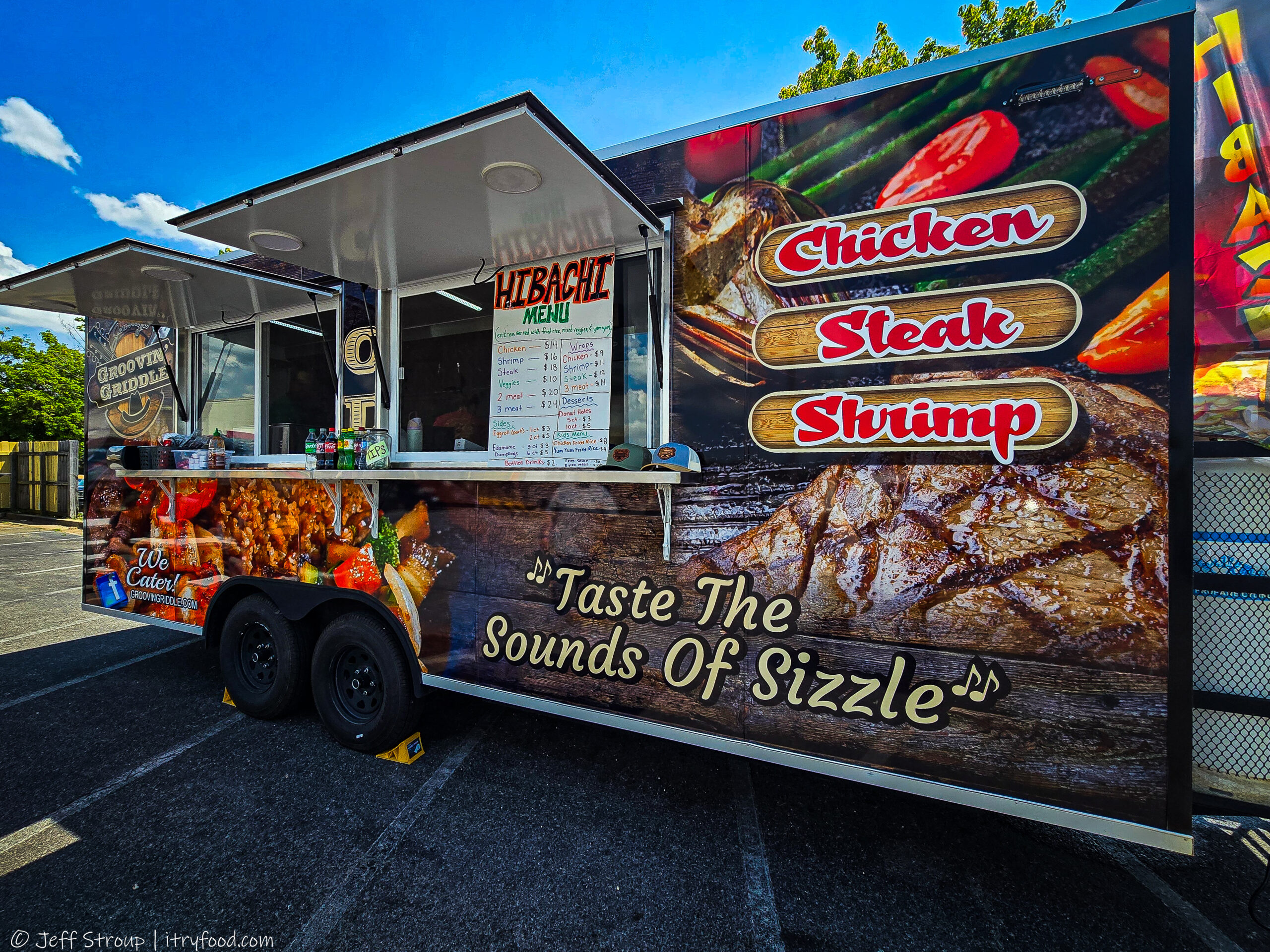 Jesse Wayne's Groovin' Griddle food truck.